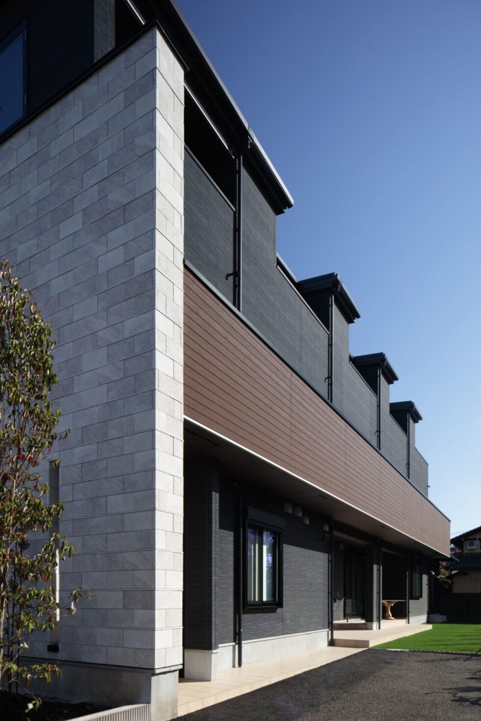 シックで重厚な高級感あるファサード