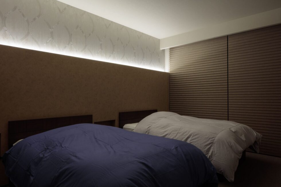 シンプルでありながら洗練された空間のベッドルーム