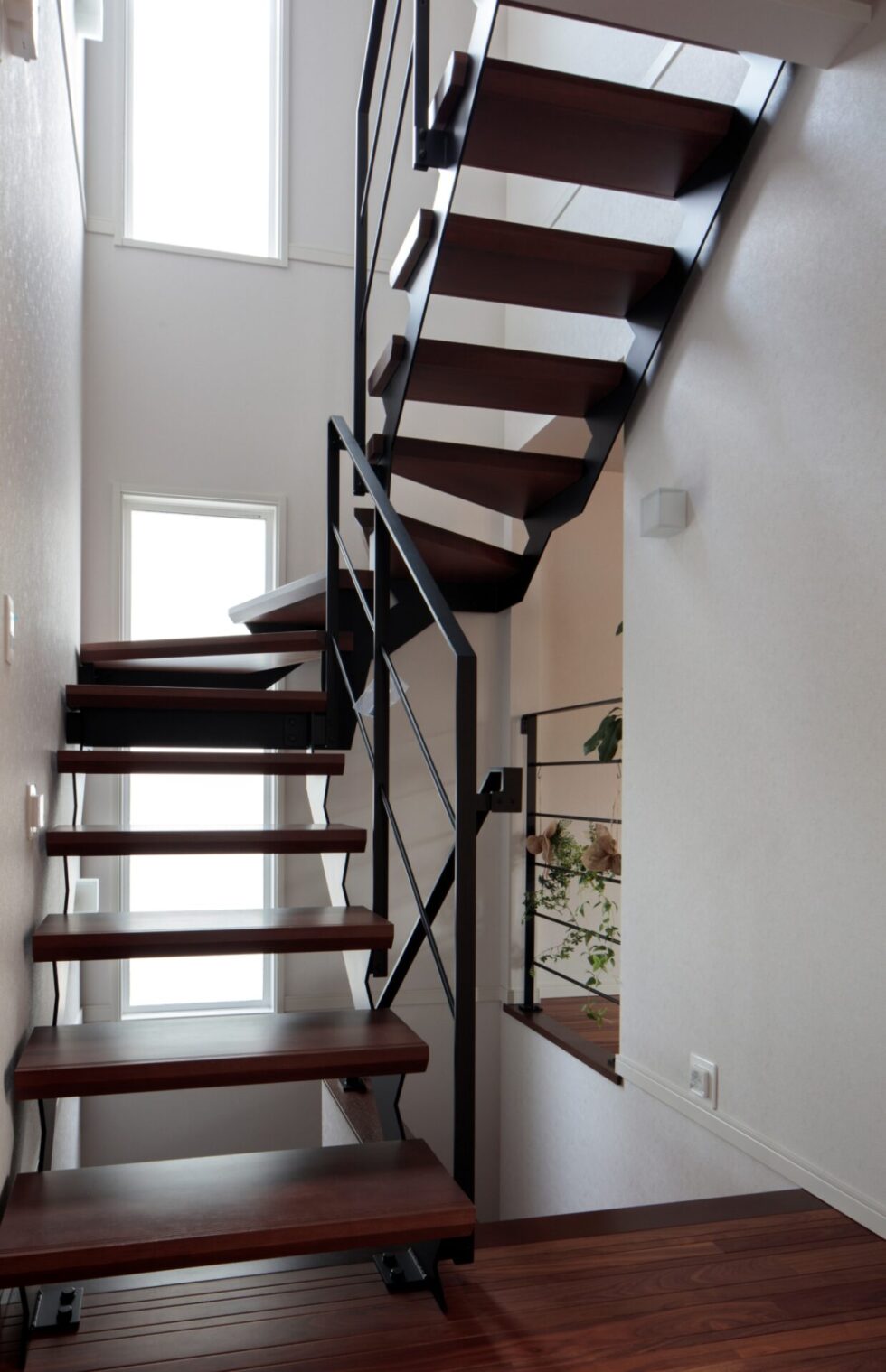 明るさと開放感を最大限に引き出すスケルトン階段