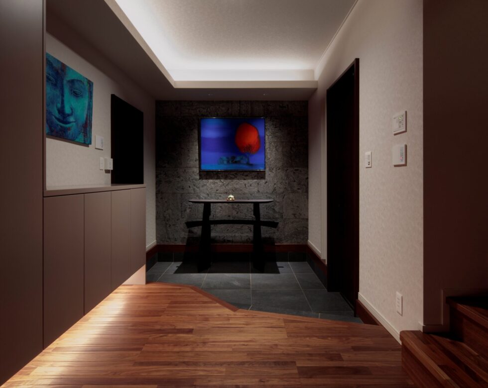 シンメトリーな構成と自然素材、色彩の調和が際立つエントランス