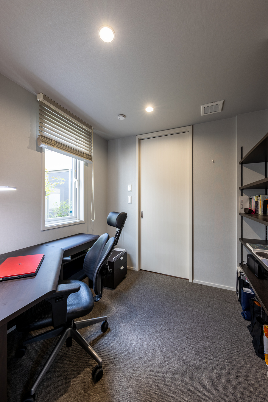 静けさに包まれるワークスペース