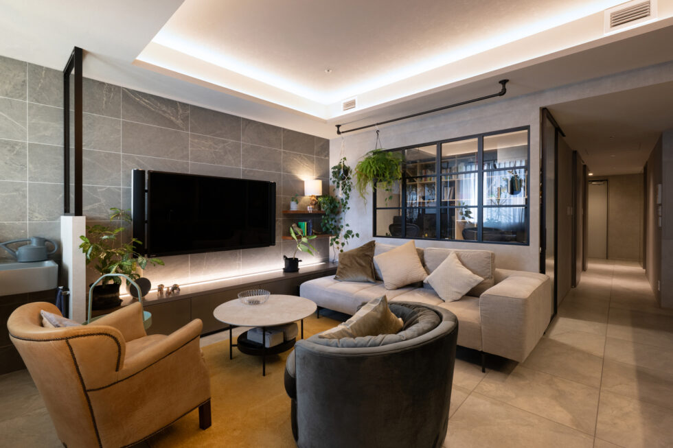 リフォーム後のモダンなリビング